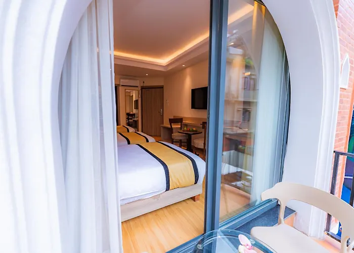 Temple Hotel 3*